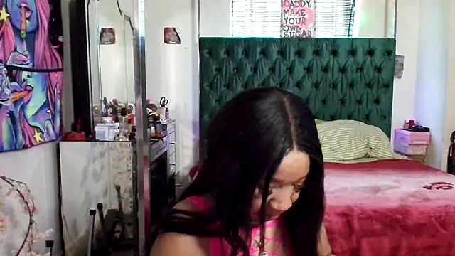 Snapshot of YasmineMinaj chatting on 3, 11, 2025 YasmineMinaj online show from 3, 11, 2025