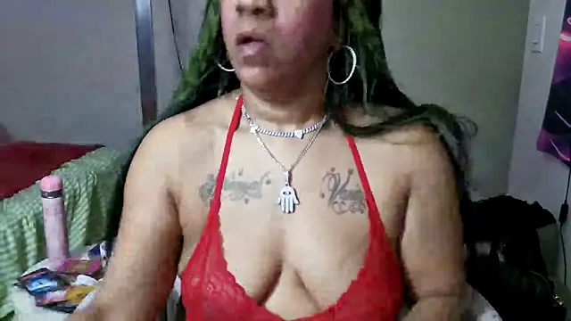 Snapshot of YasmineMinaj chatting on 18, 11, 2025 YasmineMinaj online show from 18, 11, 2025