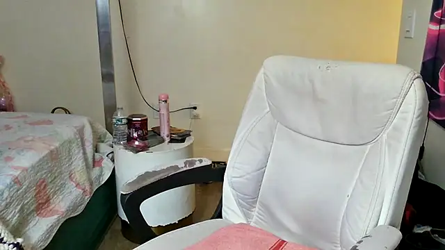 Snapshot of YasmineMinaj chatting on 23, 11, 2025 YasmineMinaj online show from 23, 11, 2025