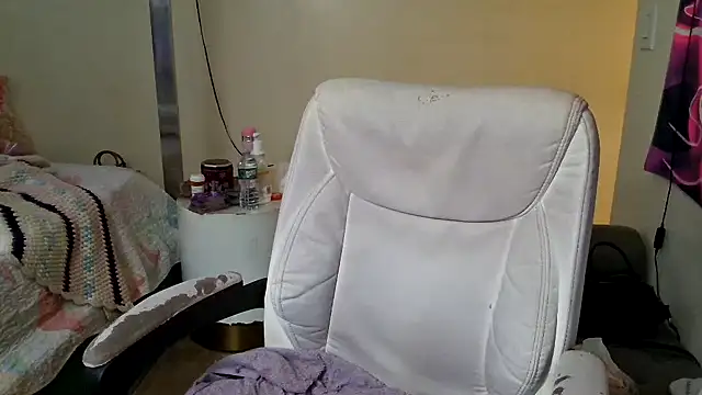 Snapshot of YasmineMinaj chatting on 25, 11, 2025 YasmineMinaj online show from 25, 11, 2025