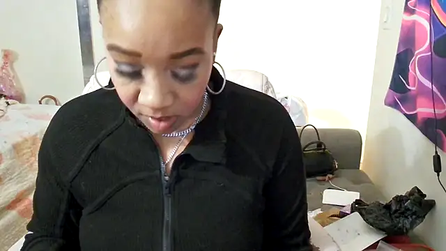 Snapshot of YasmineMinaj chatting on 3, 12, 2025 YasmineMinaj online show from 3, 12, 2025