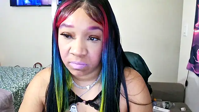 Snapshot of YasmineMinaj chatting on 17, 12, 2025 YasmineMinaj online show from 17, 12, 2025