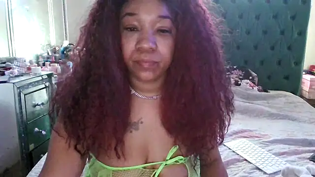 Snapshot of YasmineMinaj chatting on 1, 2, 2026 YasmineMinaj online show from 1, 2, 2026