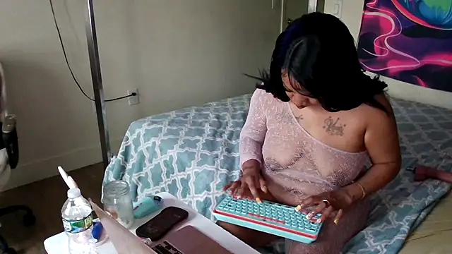 YasmineMinaj online show from 15, 7, 2026