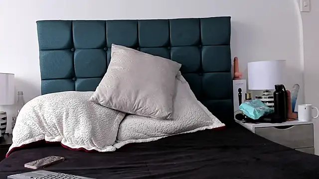 charlott lens online show from 10, 2, 2025