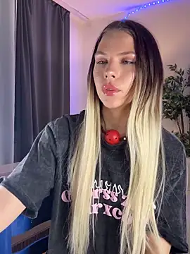 Snapshot of KittyKatyDream chatting on 7, 2, 2025 KittyKatyDream online show from 7, 2, 2025