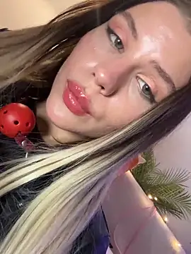 Snapshot of KittyKatyDream chatting on 6, 3, 2025 KittyKatyDream online show from 6, 3, 2025