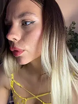 Snapshot of KittyKatyDream chatting on 14, 3, 2025 KittyKatyDream online show from 14, 3, 2025