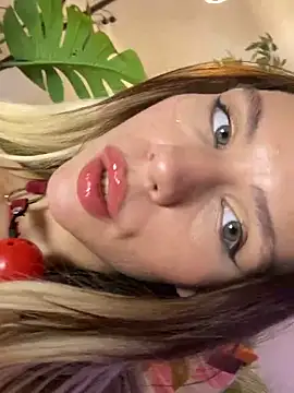 Snapshot of KittyKatyDream chatting on 14, 3, 2025 KittyKatyDream online show from 14, 3, 2025