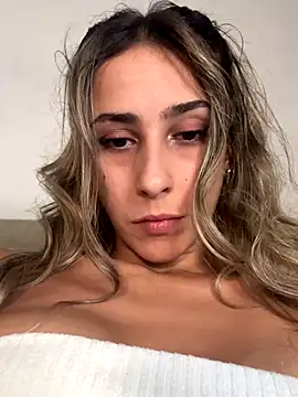 Snapshot of Chiara_2002 chatting on 6, 10, 2025 Chiara 2002 online show from 6, 10, 2025