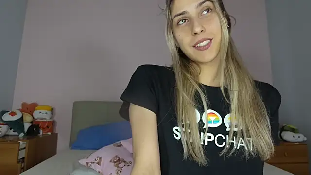 Snapshot of Chiara_2002 chatting on 7, 6, 2026 Chiara 2002 online show from 7, 6, 2026