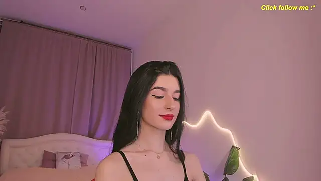 Snapshot of LauraCoy chatting on 6, 5, 2026 LauraCoy online show from 6, 5, 2026