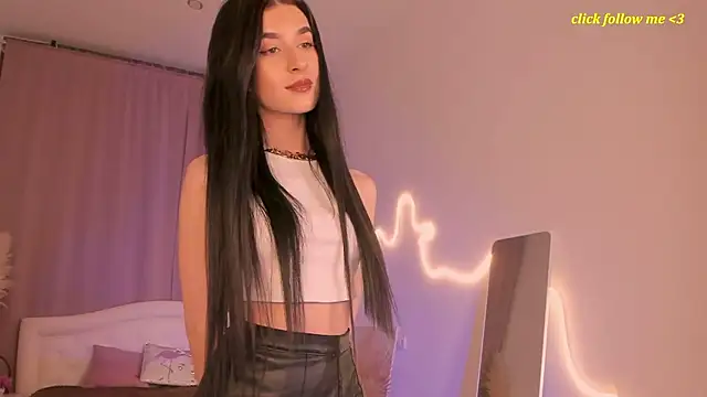 Snapshot of LauraCoy chatting on 5, 7, 2026 LauraCoy online show from 5, 7, 2026