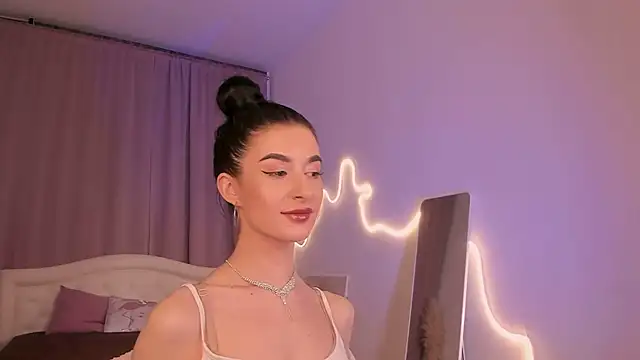 Snapshot of LauraCoy chatting on 7, 7, 2026 LauraCoy online show from 7, 7, 2026