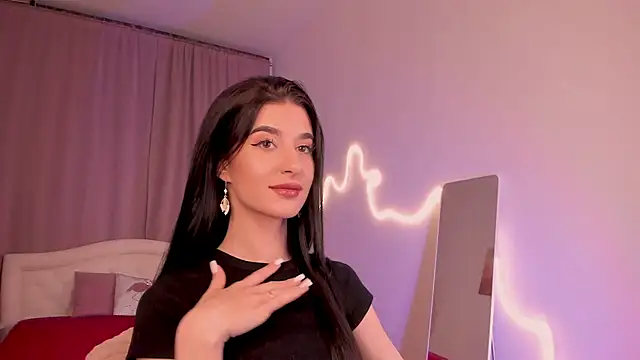 Snapshot of LauraCoy chatting on 8, 7, 2026 LauraCoy online show from 8, 7, 2026