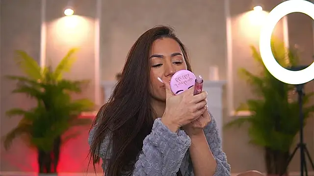 Snapshot of Abbela_White chatting on 2, 2, 2026 Abbela White online show from 2, 2, 2026