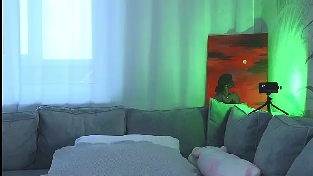 lily  foster online show from 25, 1, 2025