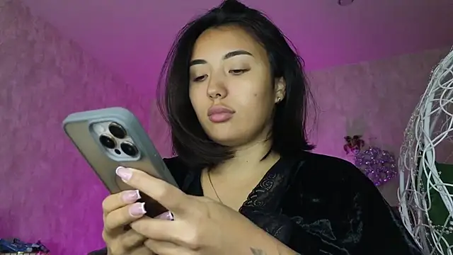 lily  foster online show from 18, 12, 2025