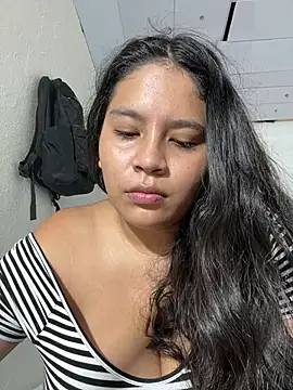 moncerrat luna online show from 10, 4, 2026