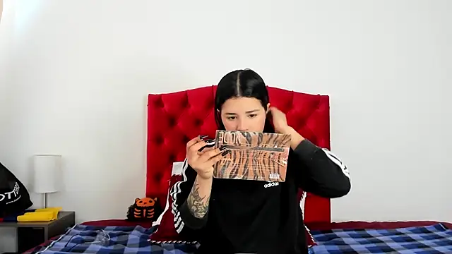 Snapshot of aliice_walker_ chatting on 14, 12, 2024 aliice walker online show from 14, 12, 2024