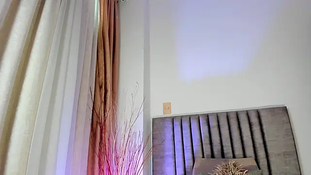 NoraDasilva online show from 8, 2, 2025