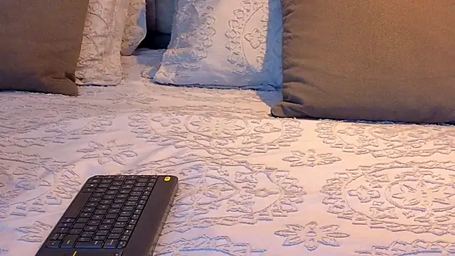 KeryHillson online show from 4, 12, 2025