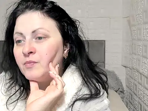 Lillian2 online show from 15, 2, 2025