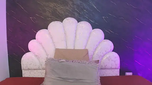  MiaBrown  online show from 9, 4, 2026