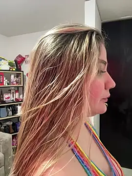 Snapshot of Celestedubois chatting on 12, 3, 2025 Celestedubois online show from 12, 3, 2025