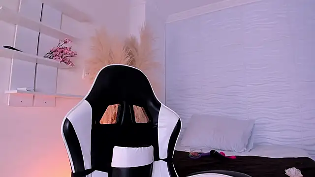 CamileHolmes online show from 25, 7, 2026