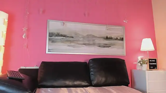 Tiffanysurez  online show from 13, 3, 2025