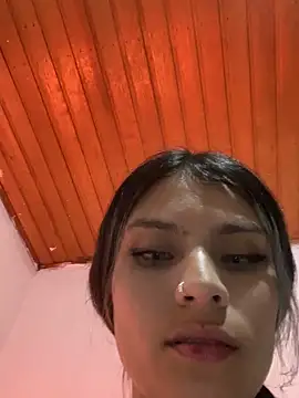 Tiffanysurez  online show from 8, 10, 2025