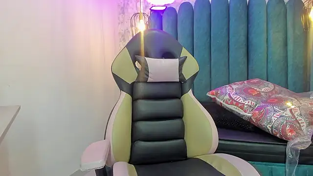 nalalye cruzz  online show from 18, 3, 2026