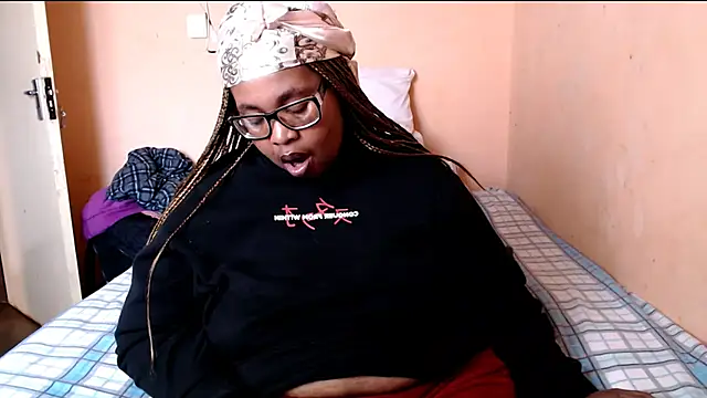 Snapshot of ZOQULUx chatting on 25, 6, 2026 ZOQULUx online show from 25, 6, 2026