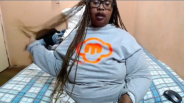 Snapshot of ZOQULUx chatting on 26, 6, 2026 ZOQULUx online show from 26, 6, 2026