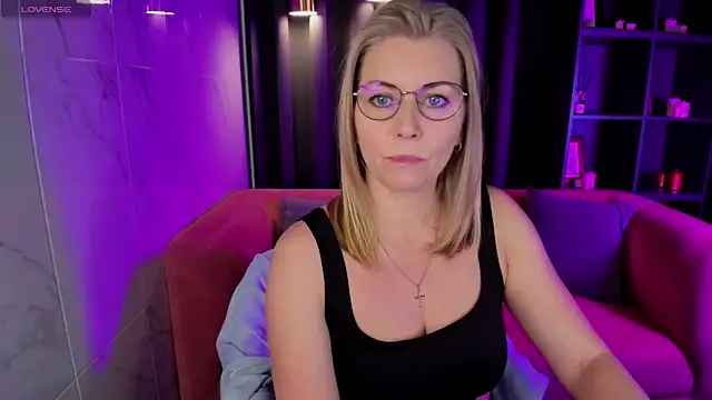 Annie Light online show from 7, 3, 2025