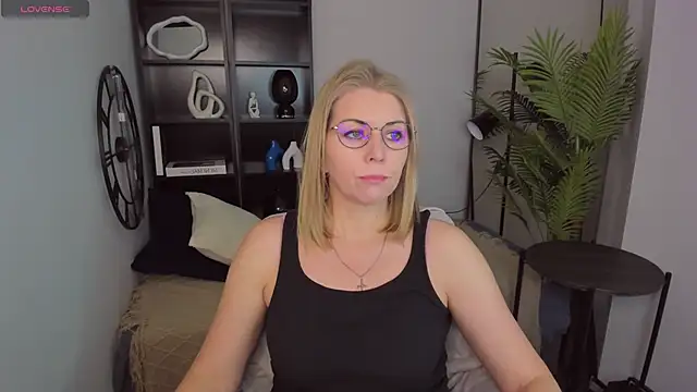 Annie Light online show from 21, 3, 2025