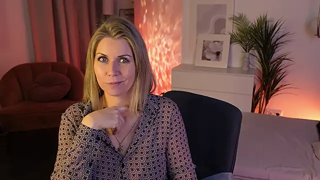 Annie Light online show from 16, 12, 2025