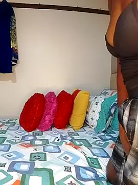 NicRaisaa online show from 25, 2, 2025