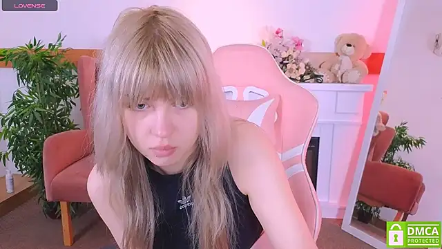 Snapshot of Grace_and__Jacob chatting on 4, 12, 2025 Grace and Jacob online show from 4, 12, 2025