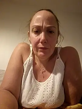 Snapshot of Wisie_Cutie chatting on 2, 11, 2025 Wisie Cutie online show from 2, 11, 2025