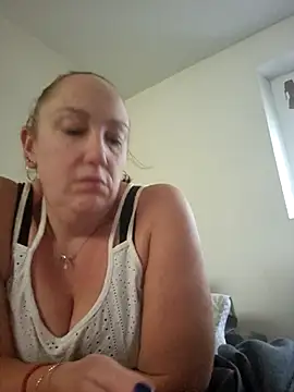 Snapshot of Wisie_Cutie chatting on 3, 11, 2025 Wisie Cutie online show from 3, 11, 2025