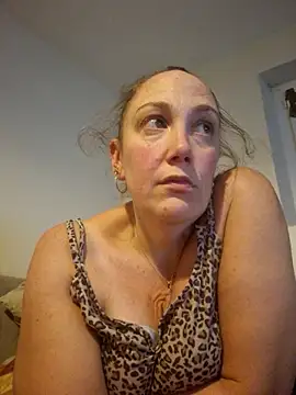 Snapshot of Wisie_Cutie chatting on 4, 11, 2025 Wisie Cutie online show from 4, 11, 2025