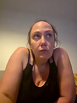 Wisie Cutie online show from 25, 2, 2026