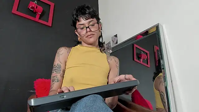 Snapshot of trinitty chatting on 6, 3, 2025 trinitty online show from 6, 3, 2025