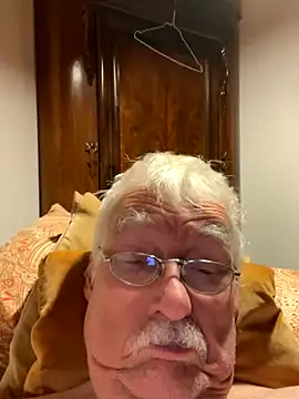 Snapshot of Steffibi1954 chatting on 3, 11, 2025 Steffibi1954 online show from 3, 11, 2025