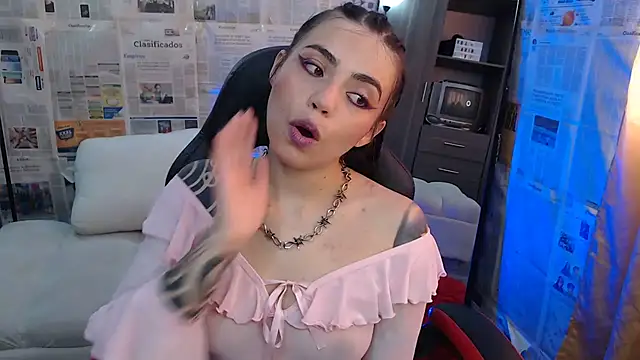 Snapshot of i_am_nina_ chatting on 8, 10, 2025 i am nina online show from 8, 10, 2025