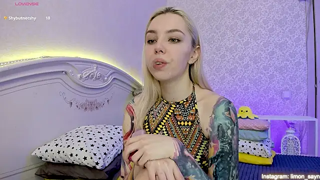 LillyMoure  online show from 13, 2, 2025