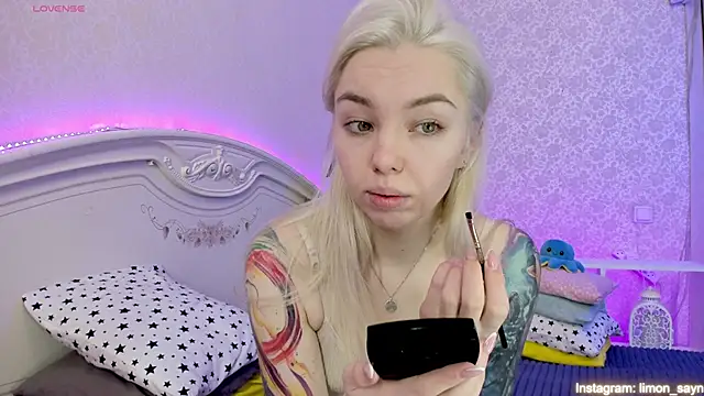 LillyMoure  online show from 16, 2, 2025