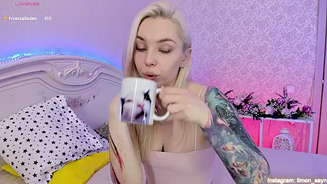 LillyMoure  online show from 9, 3, 2025